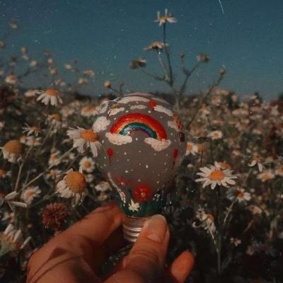 出门总是带着五瓶药水